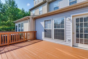 Apartment (3 Bedrooms) | Interior - Owings Mills Townhouse: 8 Mi to Liberty Reservoir! (Owings Mills)