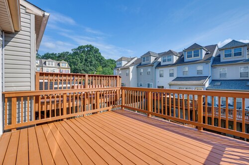 Owings Mills Townhouse: 8 Mi to Liberty Reservoir!