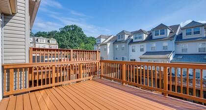 Owings Mills Townhouse: 8 Mi to Liberty Reservoir!