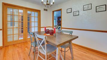 House (4 Bedrooms) | Interior