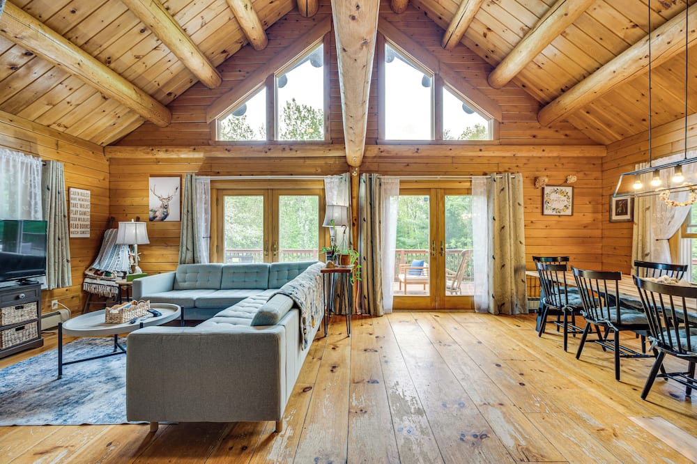 Alexandria Cabin w/ Patio, Grill & Deck - Bridgewater, NH