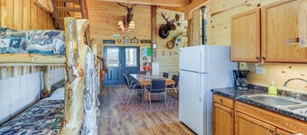 Cozy Cora Studio Cabin w/ Wind River Mtn Views