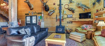 Cozy Cora Studio Cabin w/ Wind River Mtn Views