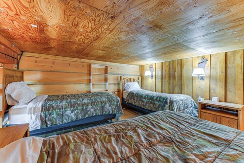 Cozy Cora Studio Cabin w/ Wind River Mtn Views