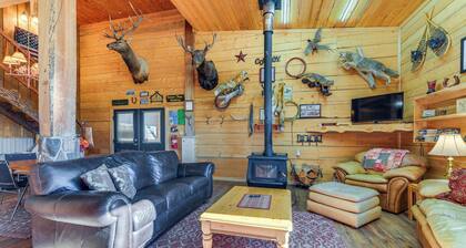Cozy Cora Studio Cabin w/ Wind River Mtn Views