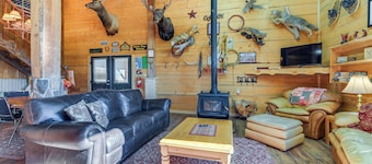 Cozy Cora Studio Cabin w/ Wind River Mtn Views