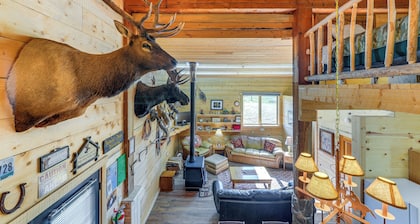 Cozy Cora Studio Cabin w/ Wind River Mtn Views