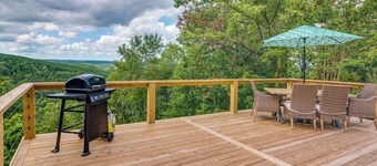 Searcy Vacation Rental w/ Deck & Water Views!