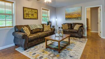 House (2 Bedrooms) | Interior