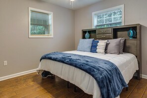 House (2 Bedrooms) | Interior - Searcy Vacation Rental w/ Deck & Water Views! (Searcy)
