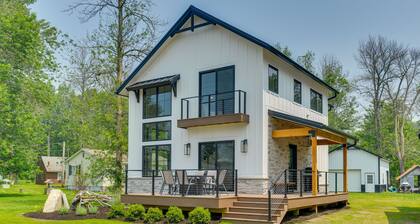 Spacious Lake Ontario Getaway: Steps to Beach!