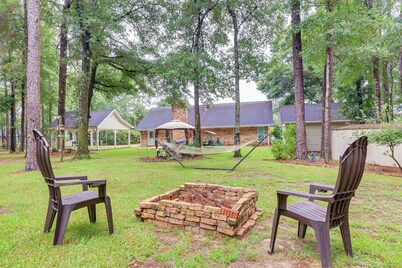Dog-friendly Alabama Retreat w/ Patio & Fire Pit!