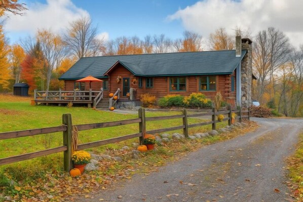 House (3 Bedrooms) | Exterior