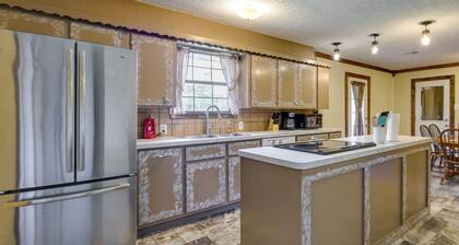 9 Mi to Grove: Home w/ Fire Pit in Southwest City