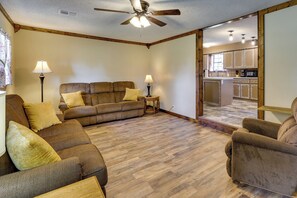 House (3 Bedrooms) | Interior