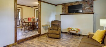 9 Mi to Grove: Home w/ Fire Pit in Southwest City