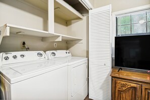 Interior - Charming Pocahontas Escape Near Historic Downtown! (Pocahontas)