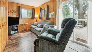 TV, books - Dog-friendly Hastings Vacation Rental Near Lake! (Hastings)