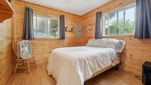2 bedrooms, bed sheets - Dog-friendly Hastings Vacation Rental Near Lake! (Hastings)