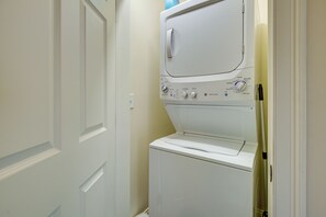 Apartment (2 Bedrooms) | Interior - Waterfront Conway Area Condo: Walk to Beach! (Silver Lake)