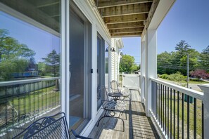 Apartment (2 Bedrooms) | Interior - Waterfront Conway Area Condo: Walk to Beach! (Silver Lake)