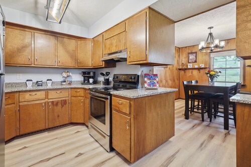 Utica Vacation Home ~ 12 Mi to Denison University!