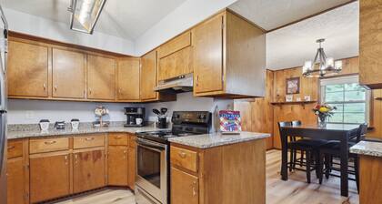 Utica Vacation Home ~ 12 Mi to Denison University!