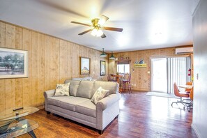 Apartment (1 Bedroom) | Interior - Murphysboro Retreat w/ Deck Near Kinkaid Lake! (Murphysboro)