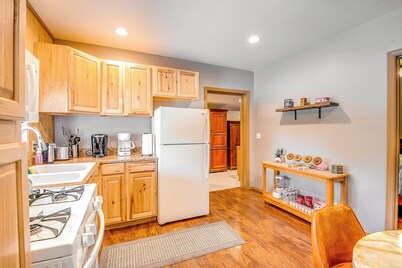Murphysboro Retreat w/ Deck Near Kinkaid Lake!