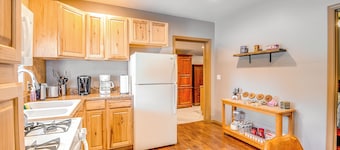 Murphysboro Retreat w/ Deck Near Kinkaid Lake!