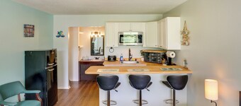 Lake Marion Gem: Communal Outdoor Space w/ Views!