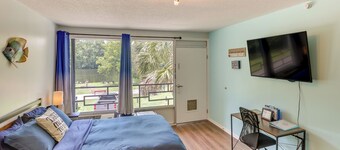 Lake Marion Gem: Communal Outdoor Space w/ Views!