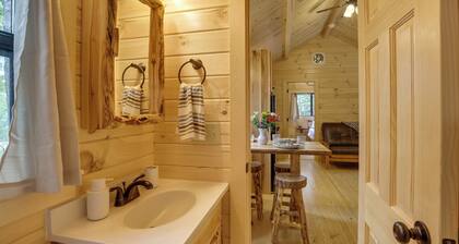 Mtn-view Middlebury Center Cabin: Deck & Grill!