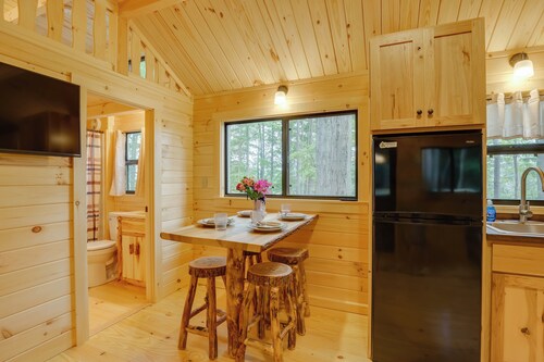Mtn-view Middlebury Center Cabin: Deck & Grill!