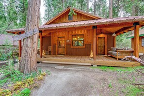 House (2 Bedrooms) | Interior - Creekside Cabin ~ 26 Miles to Kings Canyon! (Badger)