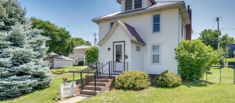 愛荷華舒適度假屋，附露台及圍欄庭院