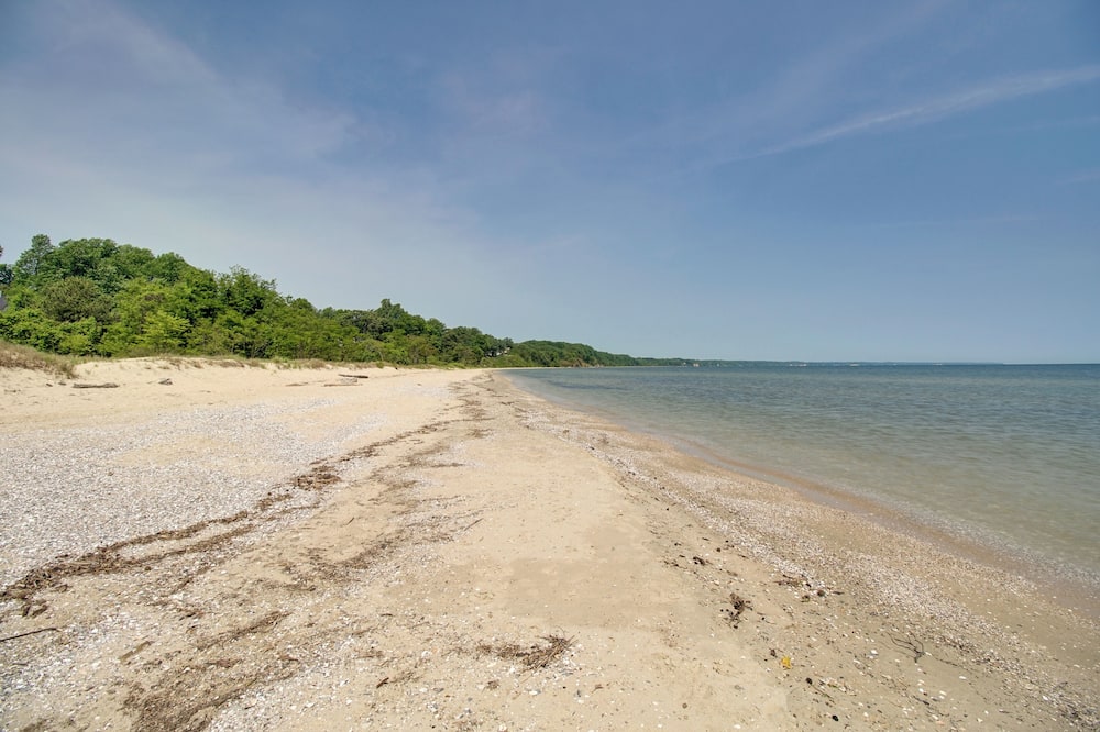 Walk to Beach: Charming Maryland Home w/ Yard! - Solomons, MD