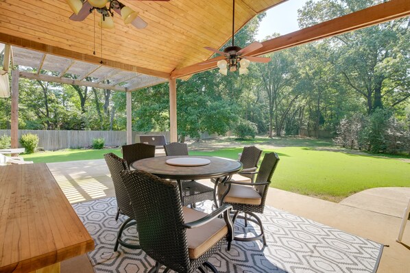 รับประทานอาหารกลางแจ้ง