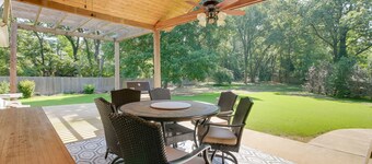 Olive Branch Getaway w/ Deck & Charcoal Grill!