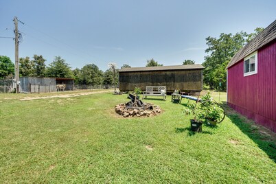 Charming Oklahoma Retreat w/ Grill - Pets Welcome!