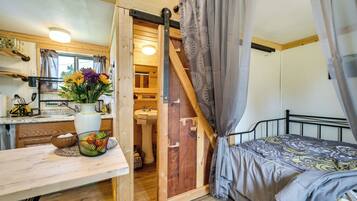 Apartment (0 Bedroom) | Interior