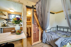 Apartment (0 Bedroom) | Interior