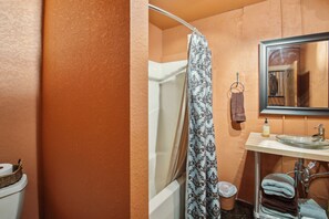 Bathtub - Lonsdale Vacation Rental w/ Pool & Hot Tub! (Lonsdale)