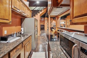 微波爐、烤箱、爐台、攪拌器