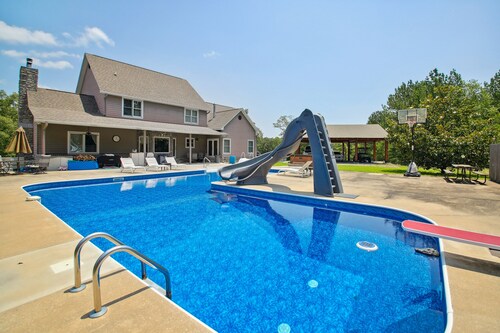 Lonsdale Vacation Rental w/ Pool & Hot Tub!