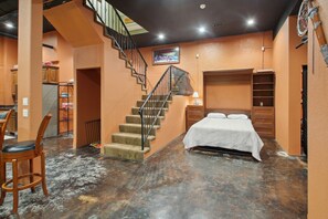 Free cots/infant beds, bed sheets - Lonsdale Vacation Rental w/ Pool & Hot Tub! (Lonsdale)