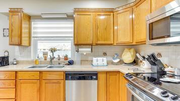 House (2 Bedrooms) | Interior