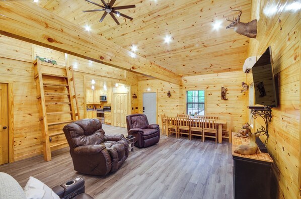 Interior - Crystal Springs Cabin, 4 Mi to Calling Panther! (Crystal Springs)