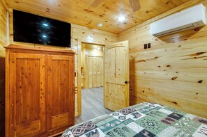 House (1 Bedroom) | Interior - Crystal Springs Cabin, 4 Mi to Calling Panther! (Crystal Springs)
