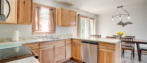 House (3 Bedrooms) | Interior